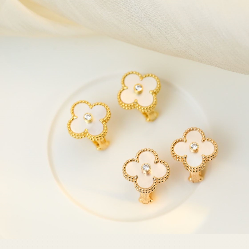 Ba*len*cia*ga earrings